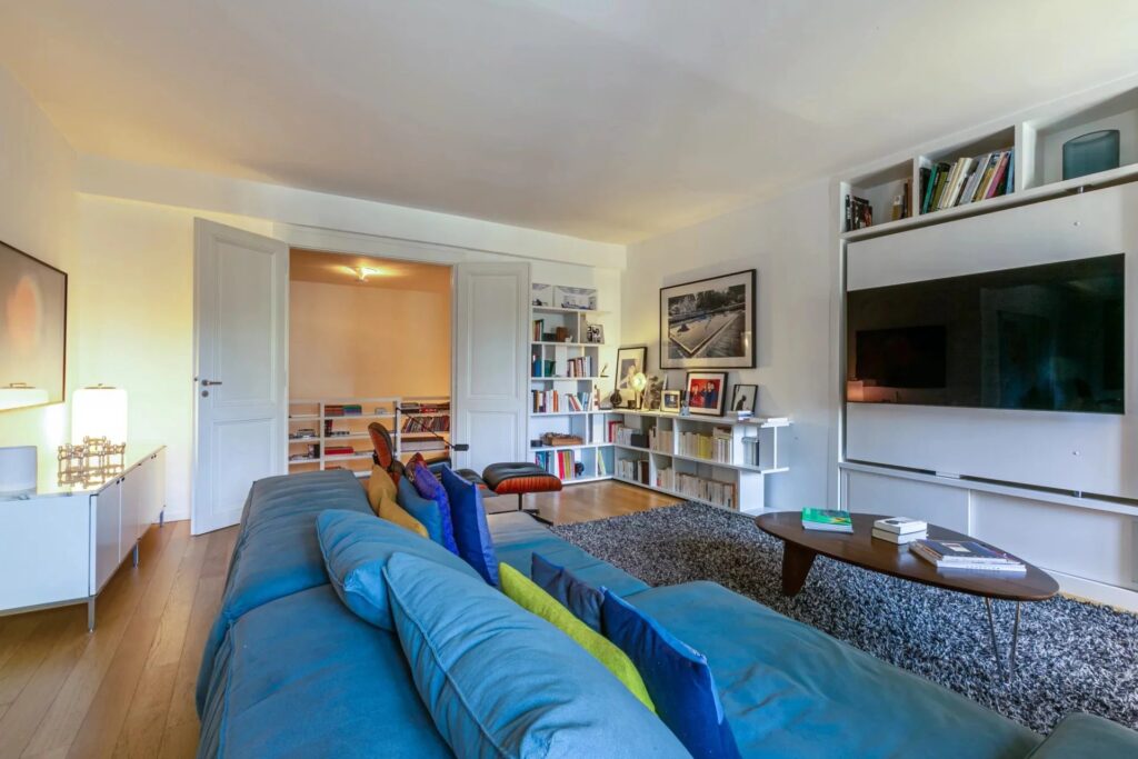 Magnificent building full of charm entirely renovated