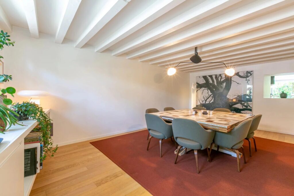 Magnificent building full of charm entirely renovated