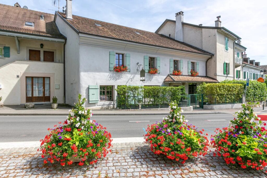 Magnificent building full of charm entirely renovated