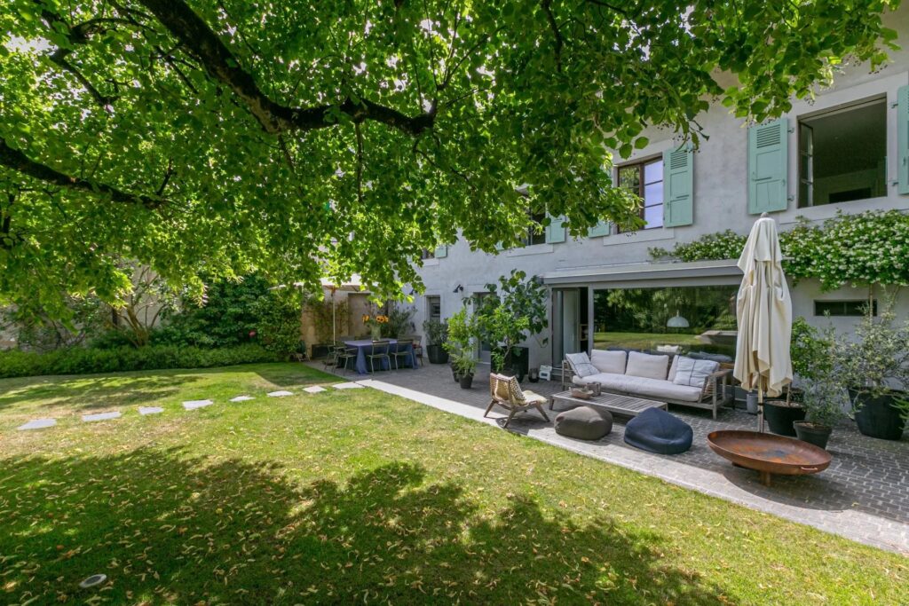 Magnificent building full of charm entirely renovated