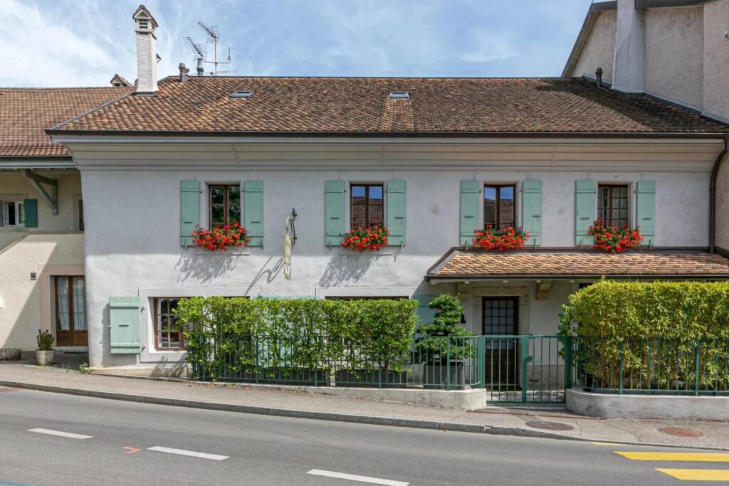 Magnificent building full of charm entirely renovated