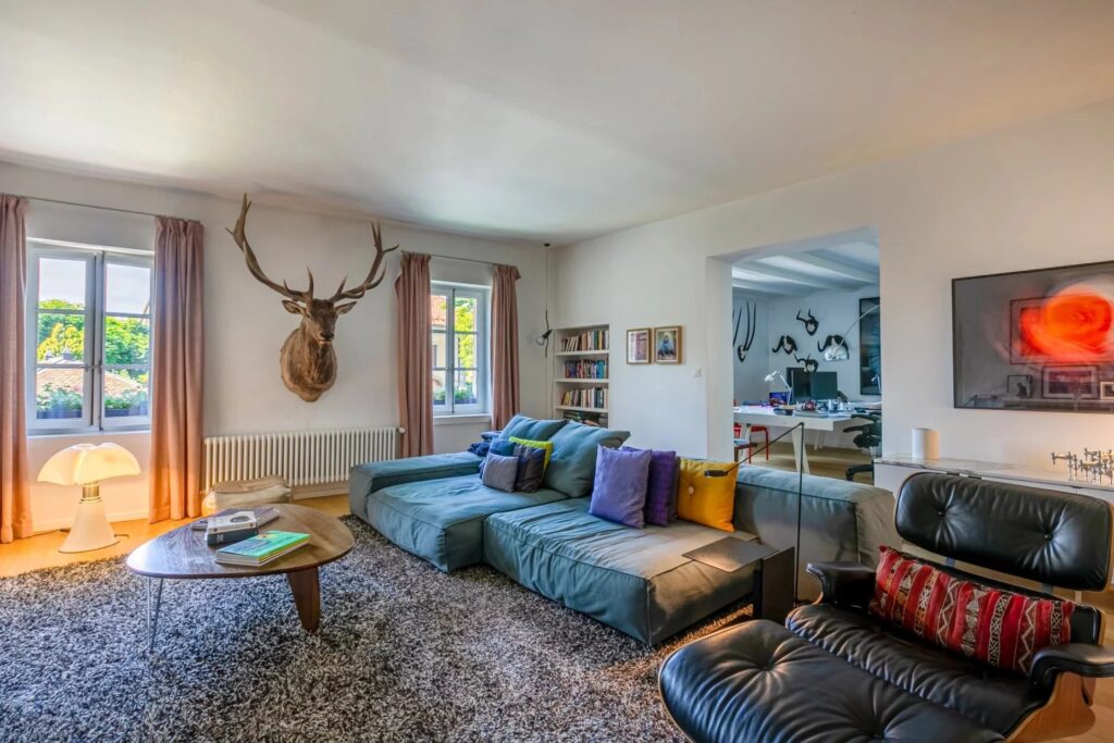 Magnificent building full of charm entirely renovated
