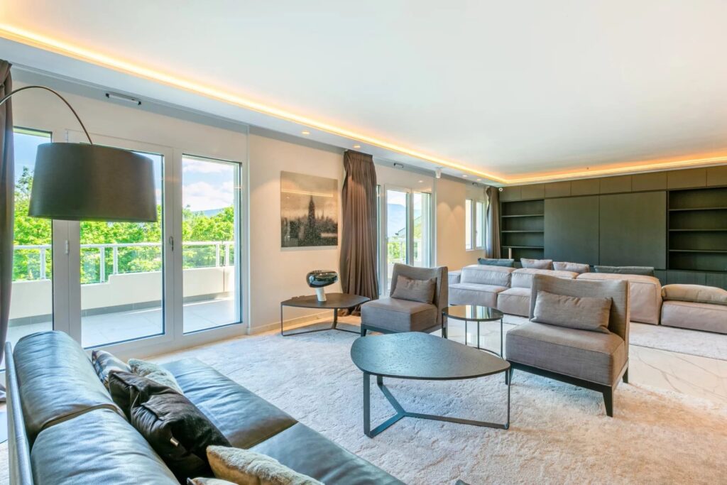 Sumptuous renovated duplex penthouse !