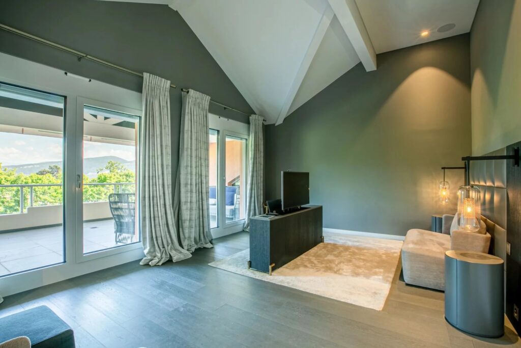 Sumptuous renovated duplex penthouse !