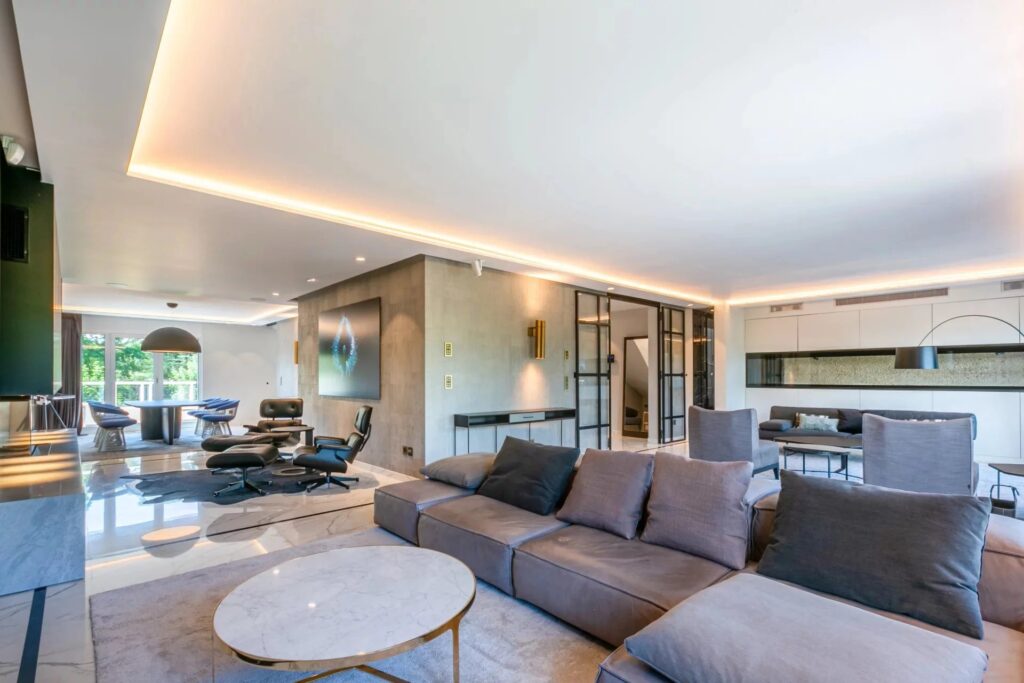 Sumptuous renovated duplex penthouse !