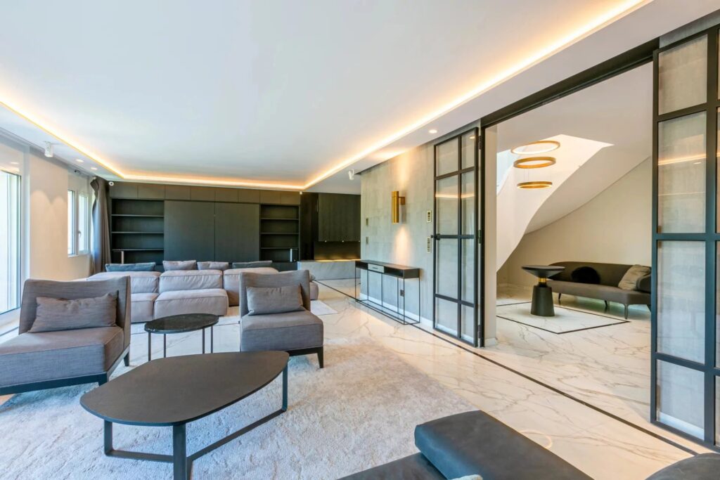 Sumptuous renovated duplex penthouse !