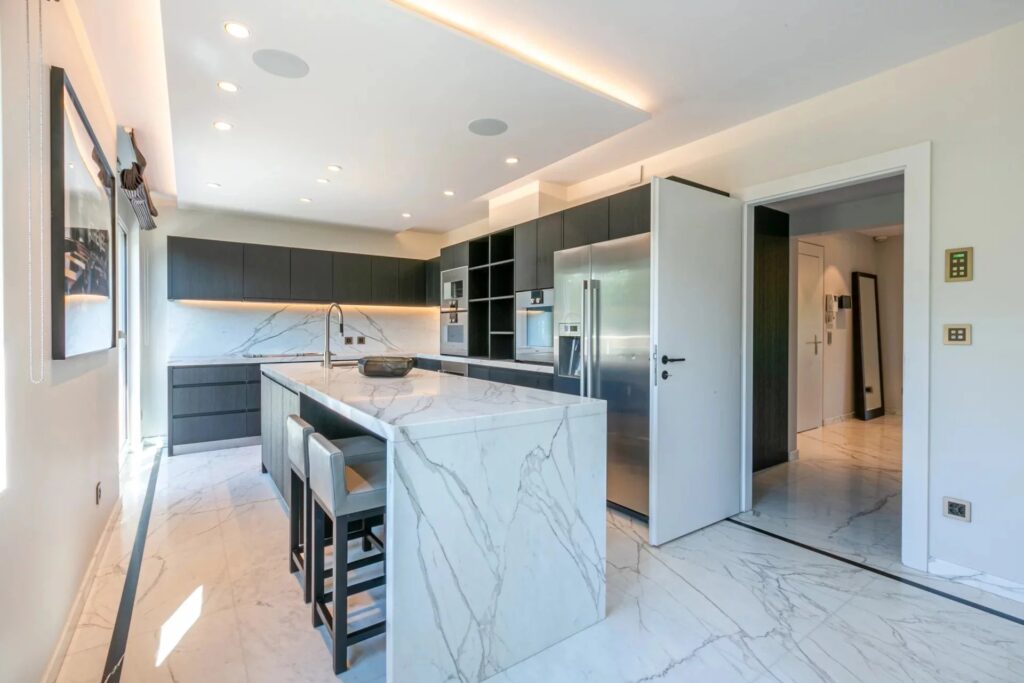 Sumptuous renovated duplex penthouse !