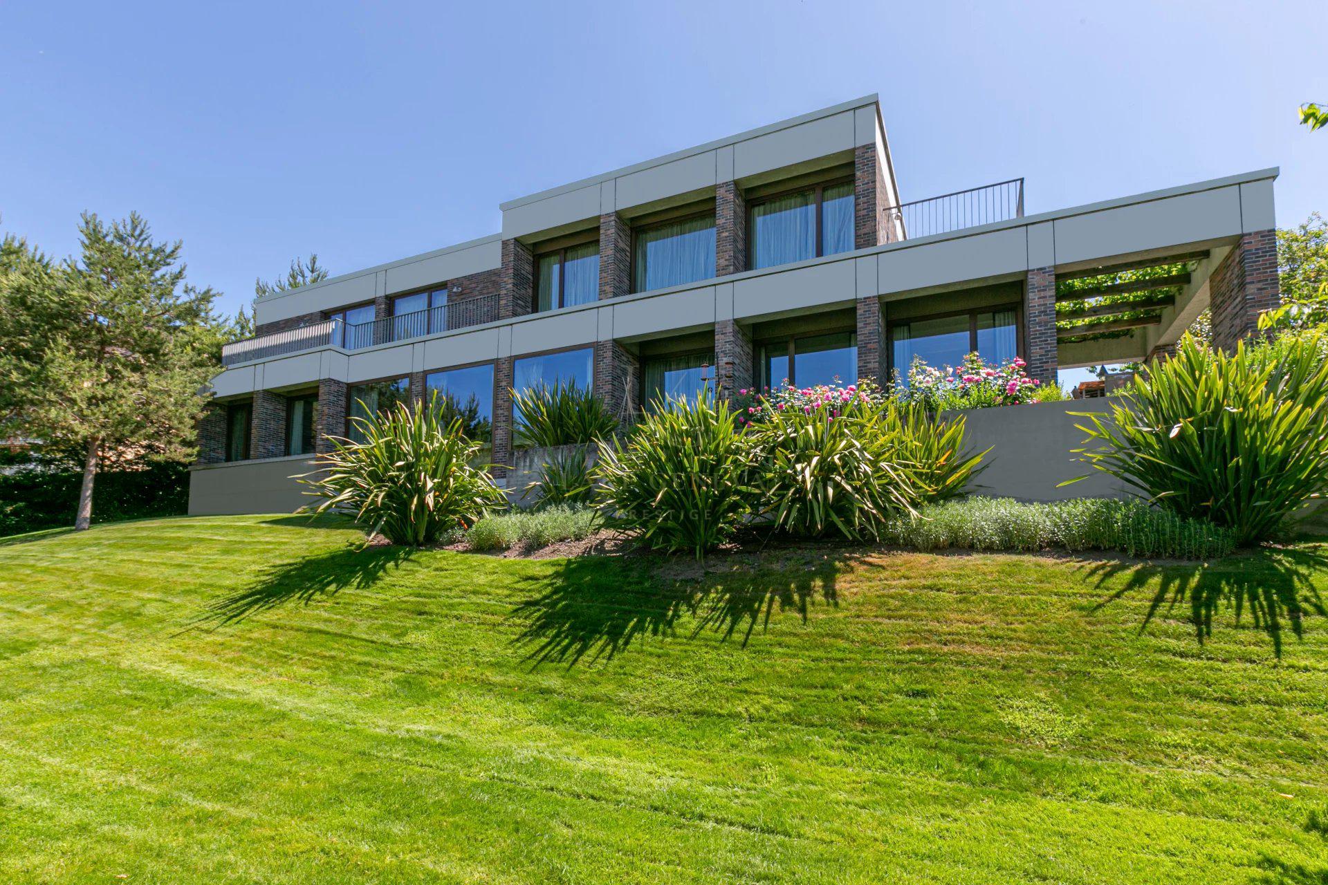 En exclusivité ! Villa d'architecte avec vue lac