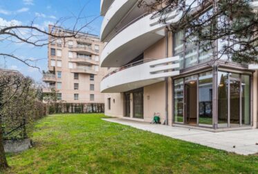Co-exclusive listing – An exceptional apartment with a private garden