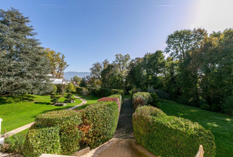 Très bel appartement de 7 pièces dans résidence de standing et ses trois places de parking