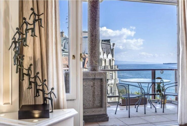Gorgeous 8-room duplex apartment on the Quais