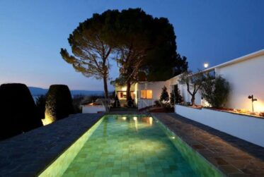 Superbe villa atypique surplombant le lac