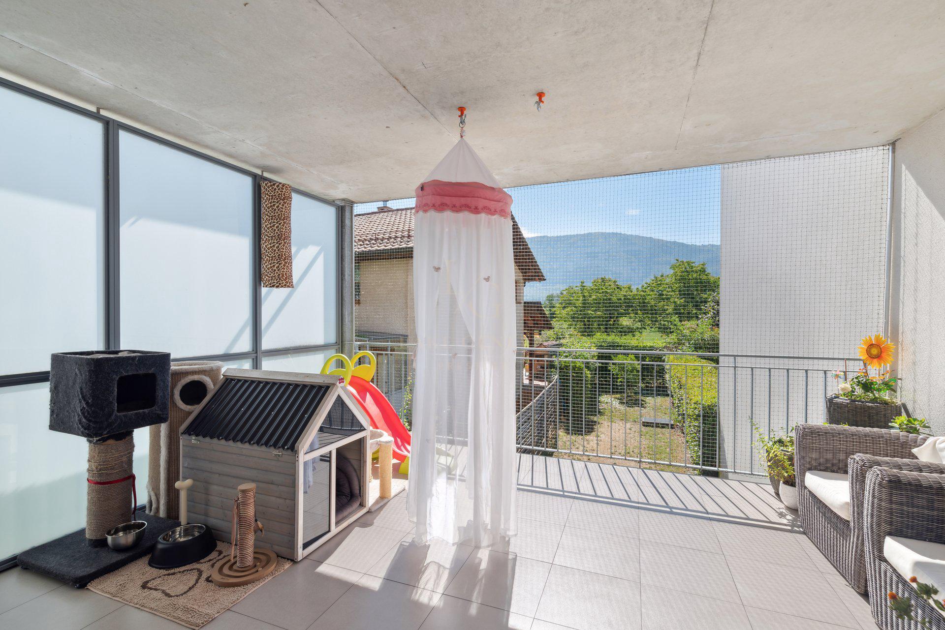 Élégant appartement de trois chambres traversant rénové avec goût