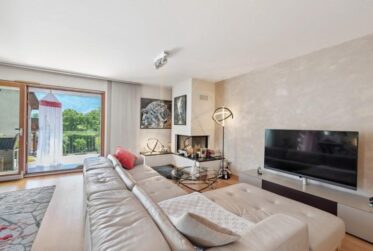 Élégant appartement de trois chambres traversant rénové avec goût