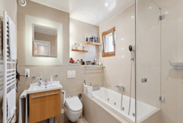 Élégant appartement de trois chambres traversant rénové avec goût