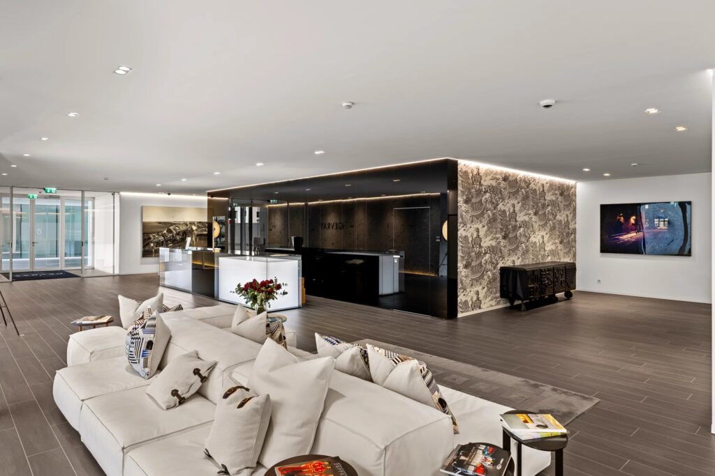 By the lake: Luxurious duplex penthouse with rooftop terrace in a prestigious residence