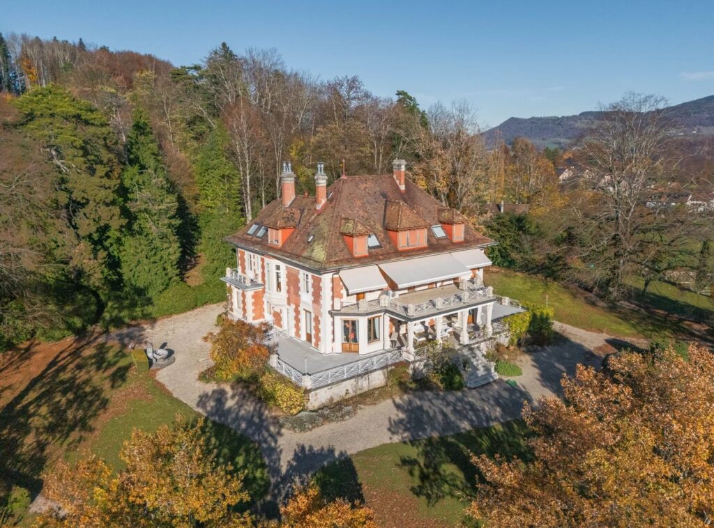 EXCLUSIVITE – L’élégance intemporelle d’une grande demeure surplombant le Léman