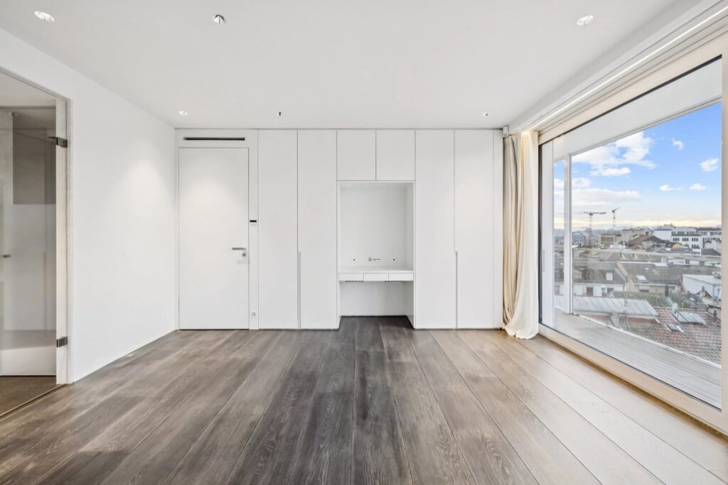 By the lake: Luxurious duplex penthouse with rooftop terrace in a prestigious residence