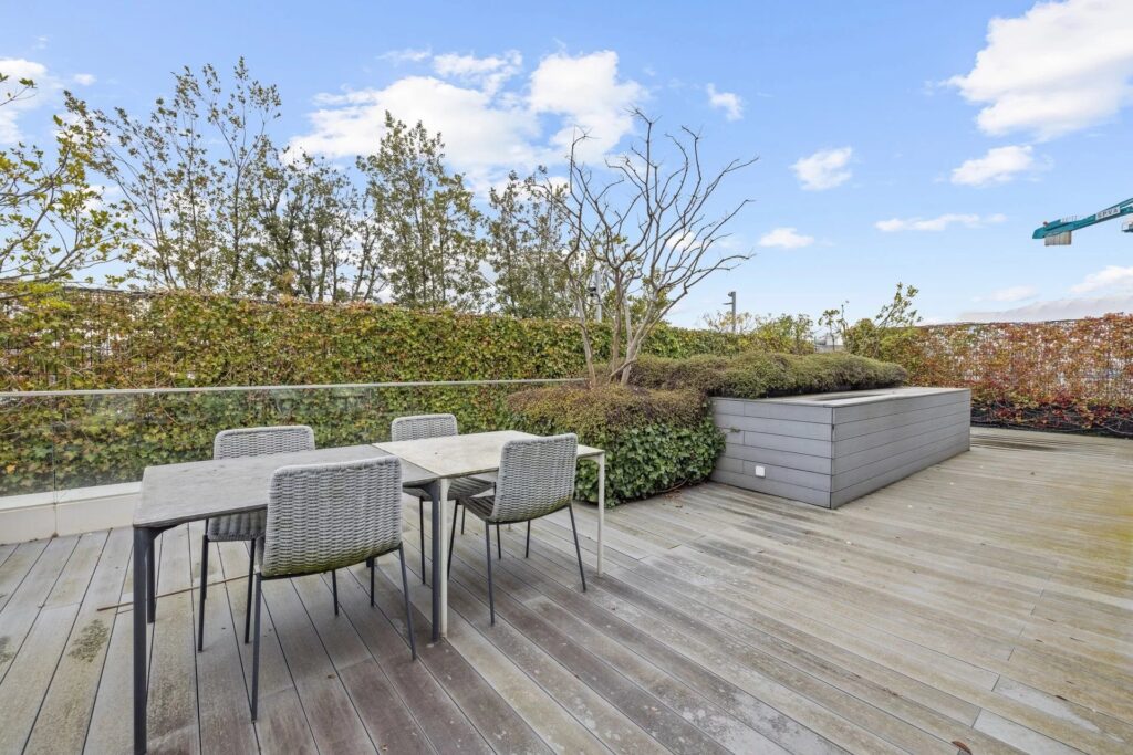 By the lake: Luxurious duplex penthouse with rooftop terrace in a prestigious residence