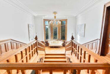 L’élégance intemporelle d’une grande demeure surplombant le Léman