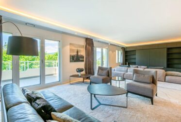 Sumptuous renovated duplex penthouse !