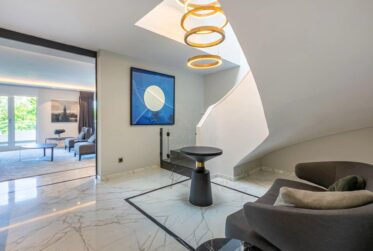 Sumptuous renovated duplex penthouse !