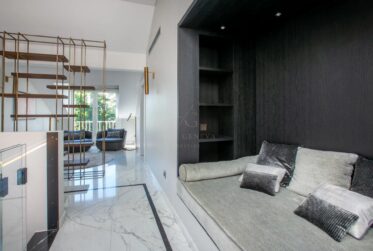 Sumptuous renovated duplex penthouse !