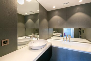 Sumptuous renovated duplex penthouse !