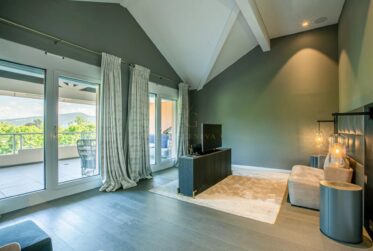 Sumptuous renovated duplex penthouse !