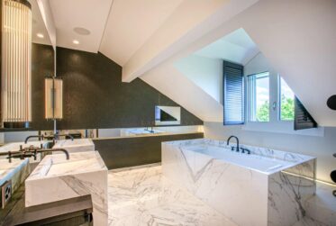 Sumptuous renovated duplex penthouse !