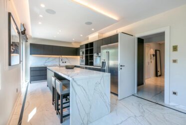 Sumptuous renovated duplex penthouse !