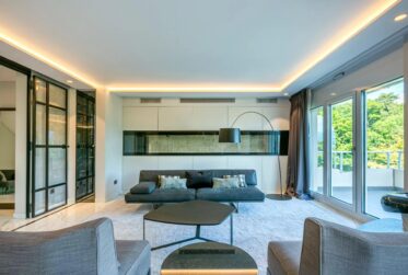 Sumptuous renovated duplex penthouse !