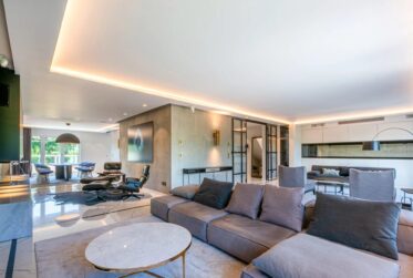 Sumptuous renovated duplex penthouse !