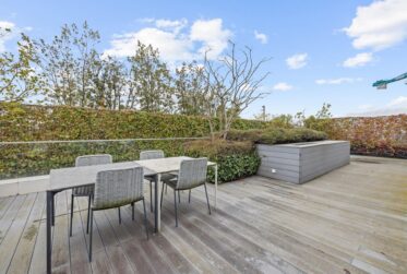 By the lake: Luxurious duplex penthouse with rooftop terrace in a prestigious residence