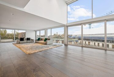 By the lake: Luxurious duplex penthouse with rooftop terrace in a prestigious residence