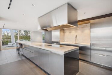 By the lake: Luxurious duplex penthouse with rooftop terrace in a prestigious residence