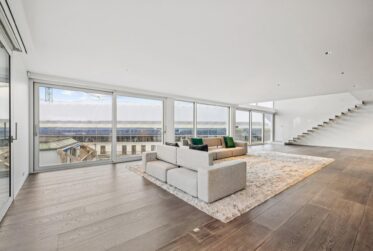 By the lake: Luxurious duplex penthouse with rooftop terrace in a prestigious residence