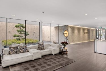 By the lake: Luxurious duplex penthouse with rooftop terrace in a prestigious residence