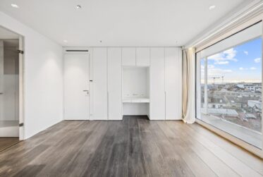 By the lake: Luxurious duplex penthouse with rooftop terrace in a prestigious residence