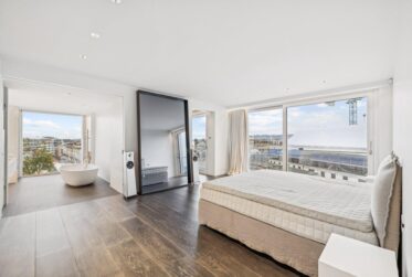 By the lake: Luxurious duplex penthouse with rooftop terrace in a prestigious residence