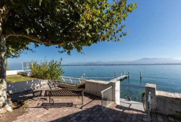 EXCLUSIVITE ! Superbe attique "pieds dans l'eau" avec ponton d'amarrage