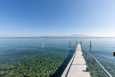 EXCLUSIVITE ! Superbe attique "pieds dans l'eau" avec ponton d'amarrage