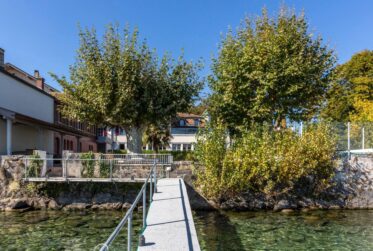 EXCLUSIVITE ! Superbe attique "pieds dans l'eau" avec ponton d'amarrage