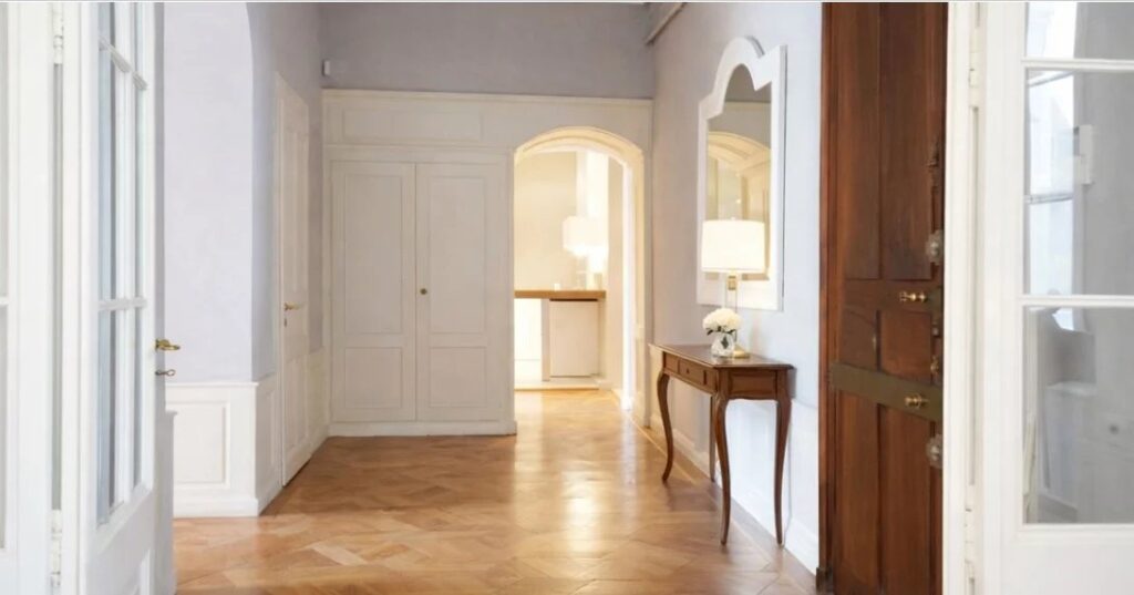 ÉLÉGANT APPARTEMENT DE CARACTÈRE AVEC VUE DÉGAGÉE SUR LE PARC DES BASTIONS