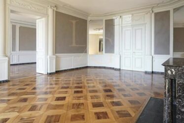 ÉLÉGANT APPARTEMENT DE CARACTÈRE AVEC VUE DÉGAGÉE SUR LE PARC DES BASTIONS