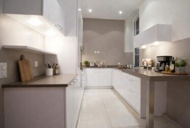 ÉLÉGANT APPARTEMENT DE CARACTÈRE AVEC VUE DÉGAGÉE SUR LE PARC DES BASTIONS