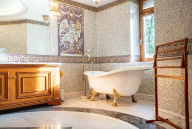 8 Rooms House, Manor house