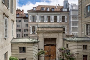 ÉLÉGANT APPARTEMENT DE CARACTÈRE AVEC VUE DÉGAGÉE SUR LE PARC DES BASTIONS