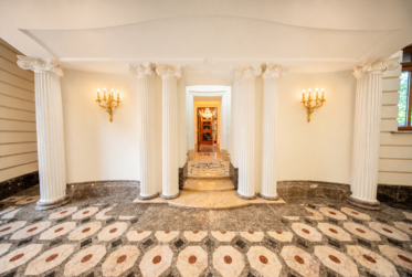 8 Rooms House, Manor house