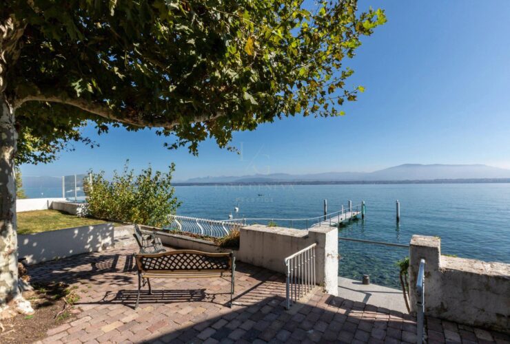 EXCLUSIVITE ! Superbe attique "pieds dans l'eau" avec ponton d'amarrage